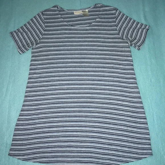 DIVIDENDS maternity short sleeve stretchy kno top size M 🌼Host Pick🌼 - Picture 1 of 4